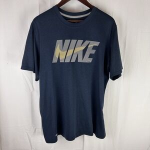 Nike Legend Swoosh Mens Sportswear T-Shirt Active Short Sleeve Graphic Tee Large